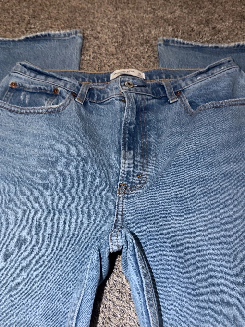 Abercrombie & Fitch Women's Flared Jeans Blue Medium Wash Denim 5-Pocket - Picture 2 of 4